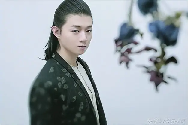 霍尊感情丑闻影响_霍尊复出近况_年底黑料明星扎堆复出,