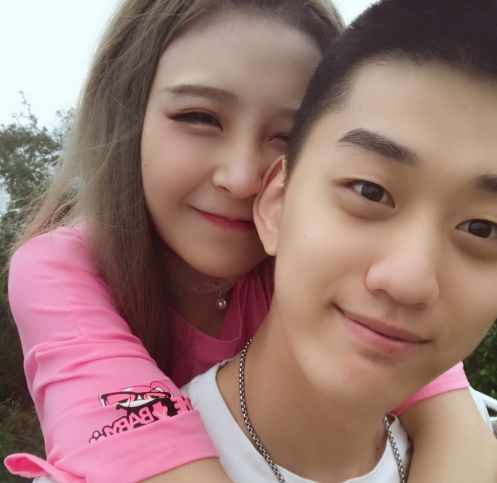 李明霖和网红撕逼3个月,想过娱乐圈会怎么看他弟弟李宏毅吗?